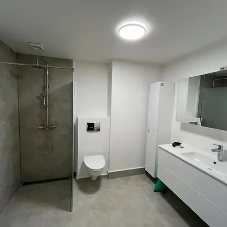 Riverview With Private Balcony And Free Parking Apartament