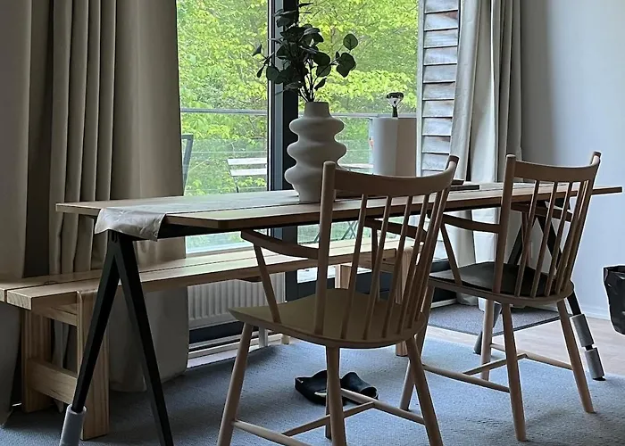 Riverview With Private Balcony And Free Parking Διαμέρισμα *